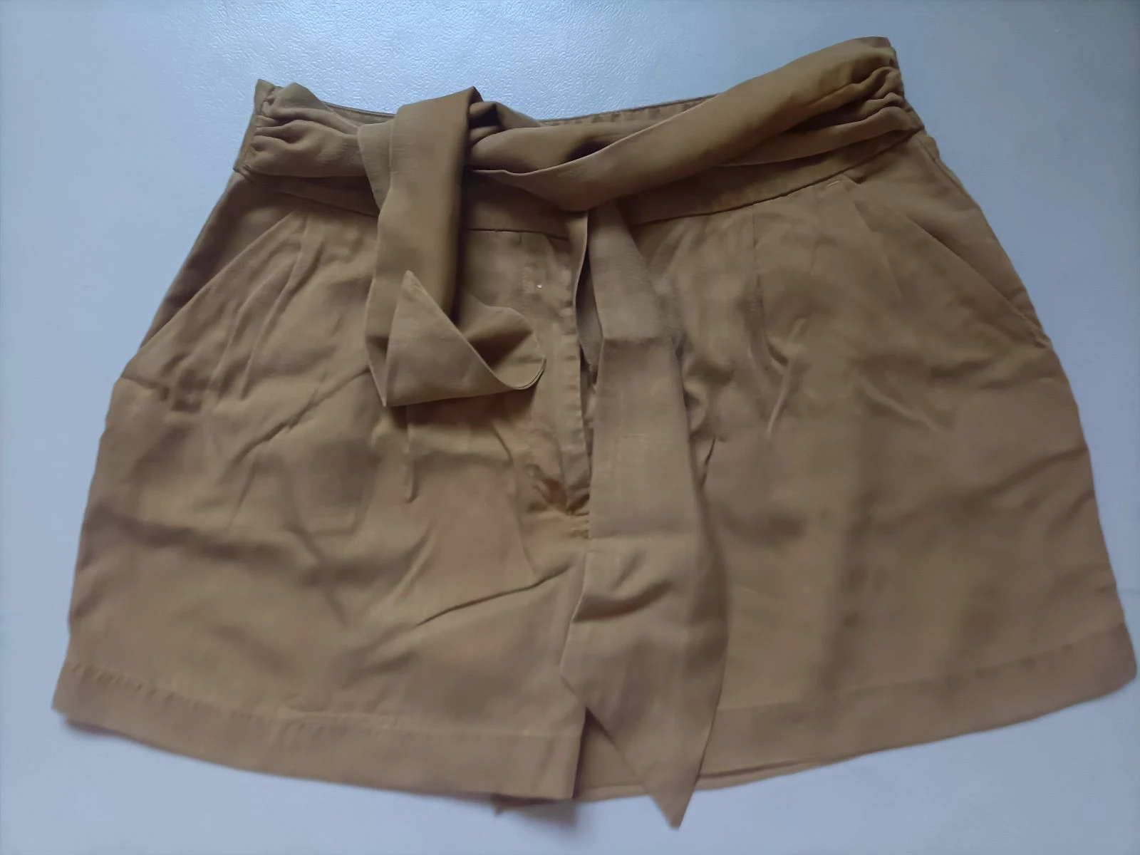 Short fluide marron / camel avec ceinture à nouer Camaïeu - T.42